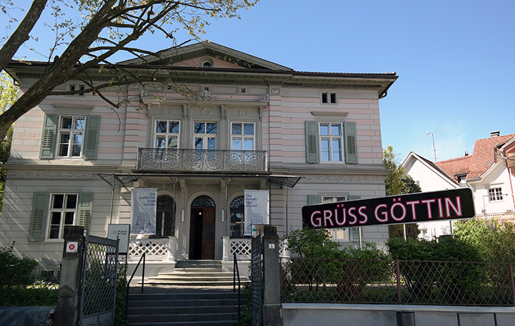 Grüß Göttin Schild in Hohenems beim Jüdischen Museum